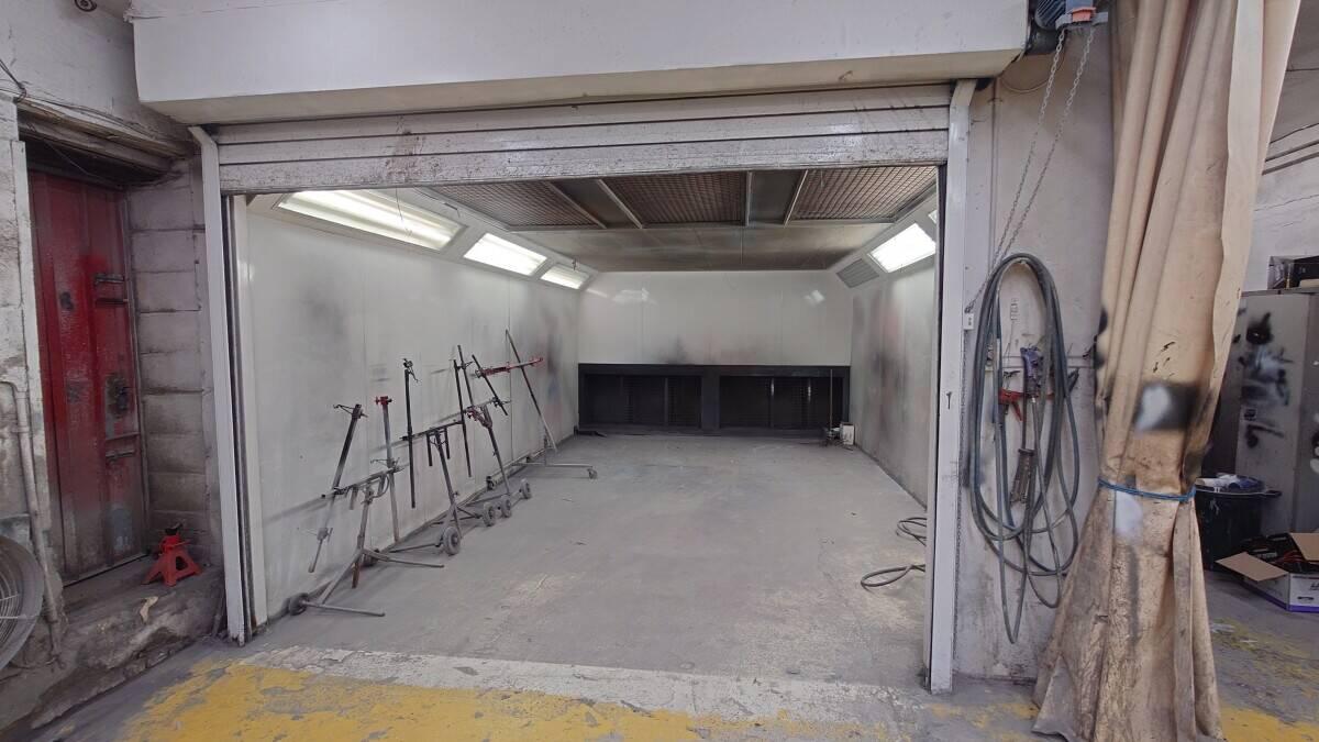 Professional spray booth